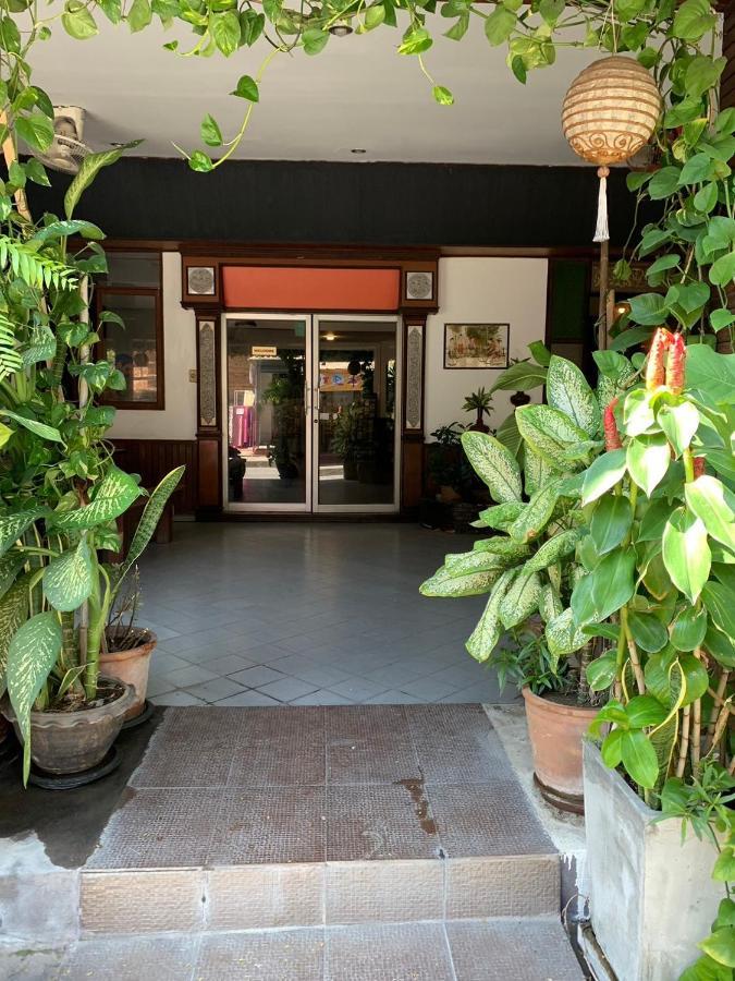 Revolution Hostel Chiang Mai Exterior photo
